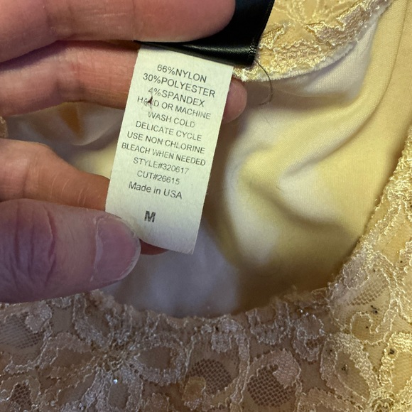 Vtg Y2K Lace Tank Top Medium Cream Sparkly Sleeveless Sheer Floral Overlay USA - Picture 3 of 11